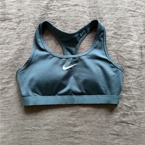 Nike Swoosh Medium Support Sports Bra in Seaweed/White